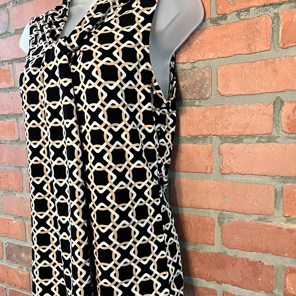 Banana Republic sleeveless drape front blouse, geometric pattern - Picture 2 of 7